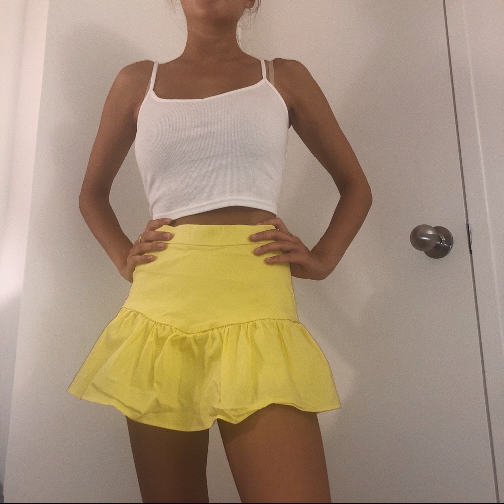 yellow skirt